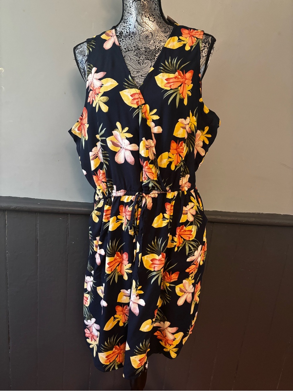 Time and Tru Navy Floral Sleeveless Dress with Pockets Coral and Yellow Blooms